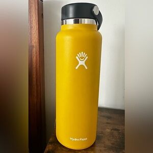 40 oz Hydro Flask, like new condition!